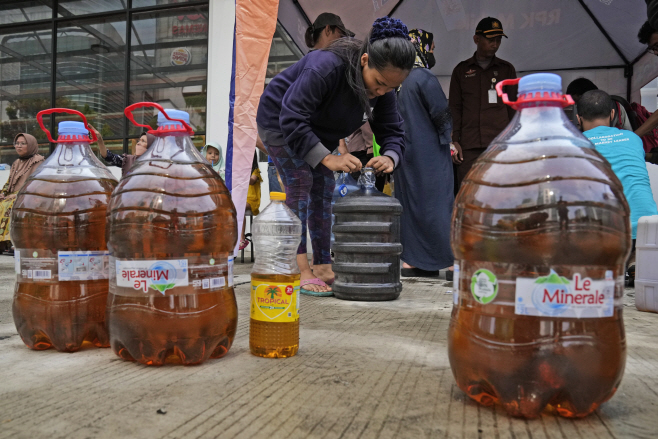 Indonesia Cooking Oil <YONHAP NO-7956> (AP)