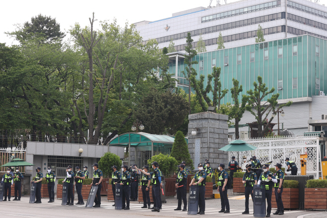 바이든 방한 이틀째 용산 대통령 집무실 주변 경비 강화