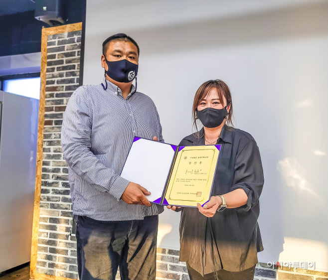 당선증교부사진