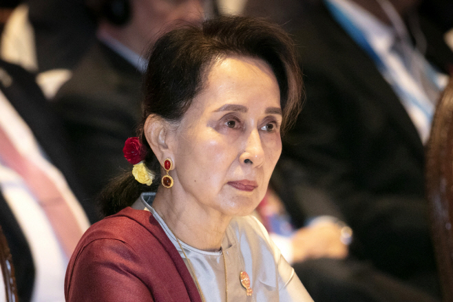 Myanmar Suu Kyi <YONHAP NO-7120> (AP)