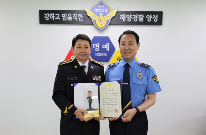 여인태 교육원장과 함께 기념촬영
