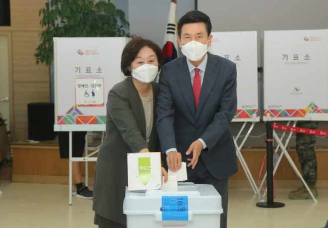 이강덕 포항시장, 사전투표 완료