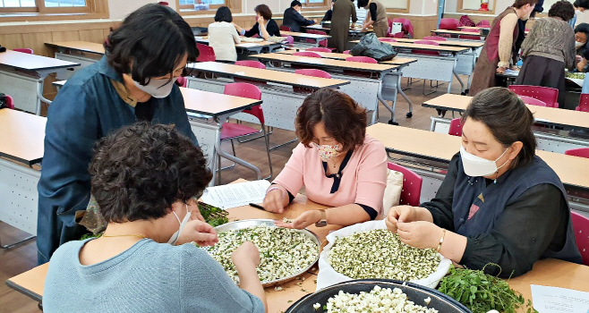 영천시) 영천향교, ‘꽃차 소믈리에 자격증 과정’ 개강식 사진
