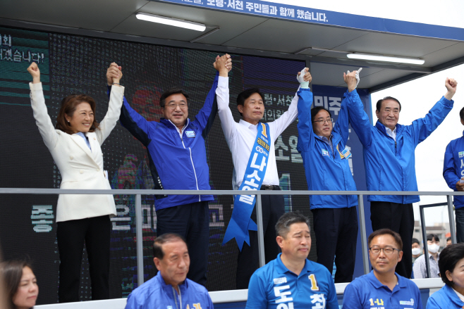 보령서 후보들 지원하는 윤호중 위원장