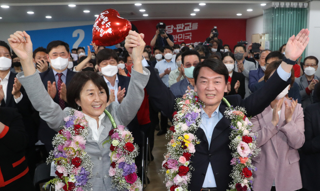 기뻐하는 안철수