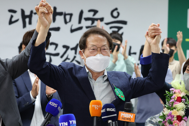 서울교육감 첫 3선 성공한 조희연<YONHAP NO-1107>