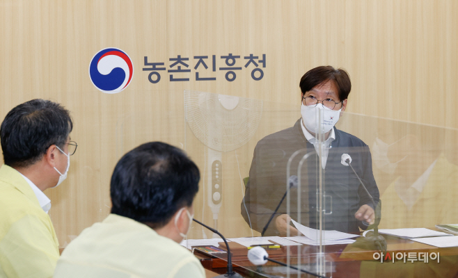 가뭄대책상황실 찾은 조재호 청장
