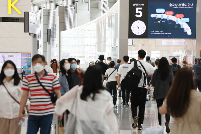 활기 되찾아가는 공항<YONHAP NO-3064>