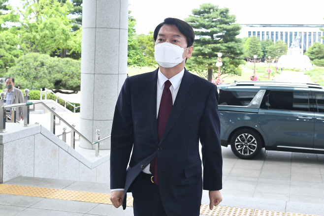 5년 만에 국회 등원하는 안철수 의원