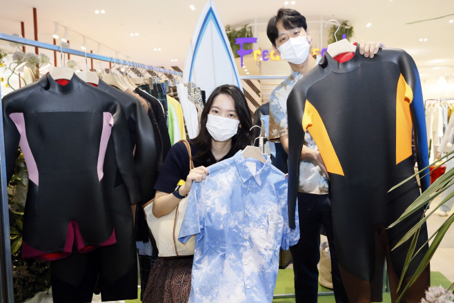 [갤러리아] 올 여름에는 서핑이 대세 보도사진(가로)