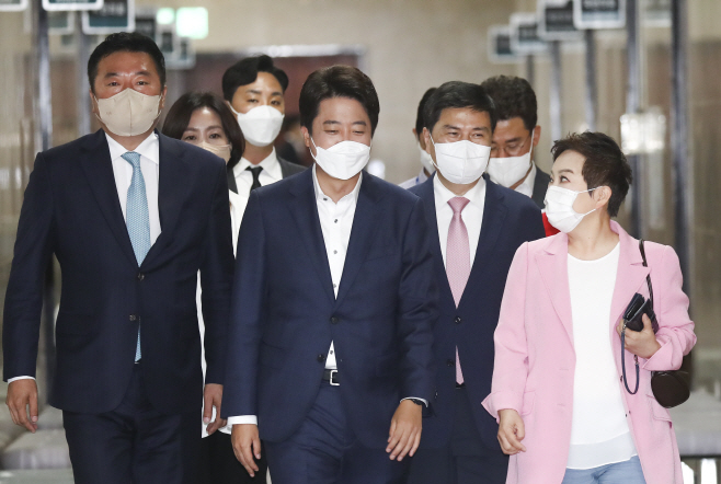 최고위 참석하는 국민의힘 지도부