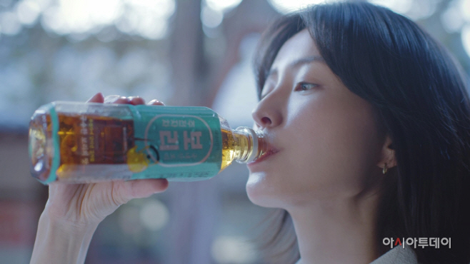 [이미지] 코카콜라 태양의 원차 주전자차_정유미 모델