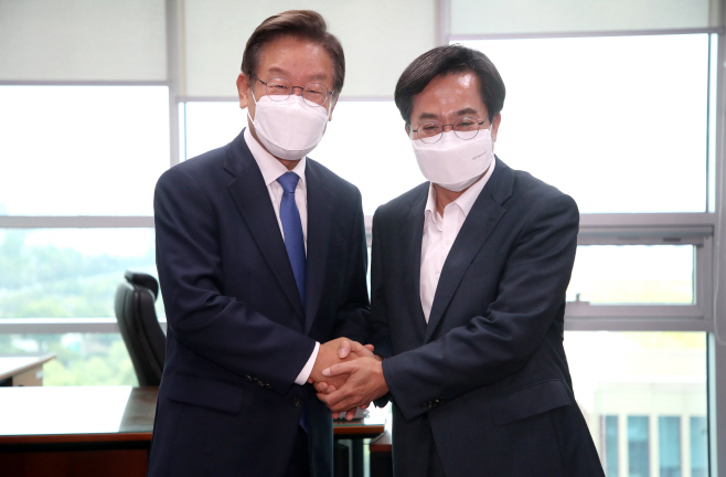 이재명, 김동연 경기도지사 당선인 접견