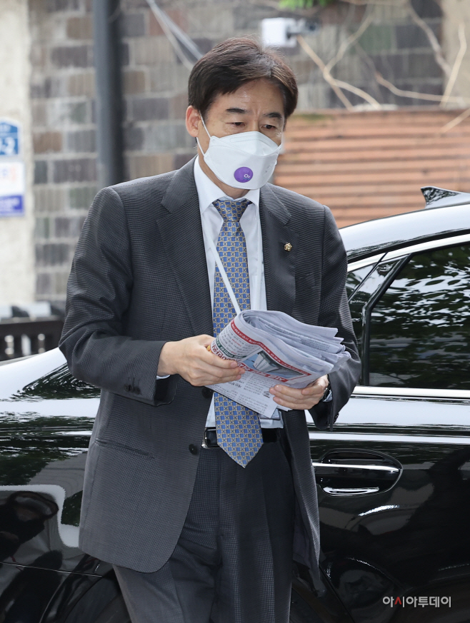 이용호 대통령직인수위원회 정무사법행정분과 간사 출근