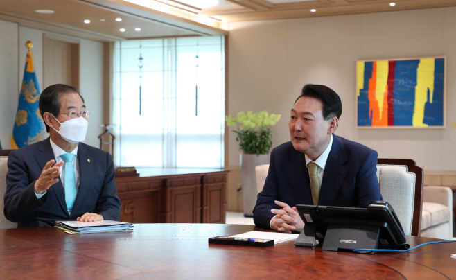 국무총리 환담하는 윤석열 대통령