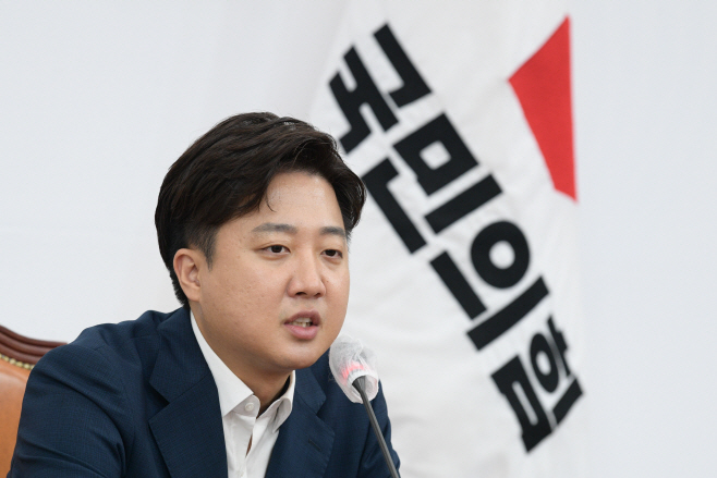 취임 1주년 기자간담회하는 이준석 대표