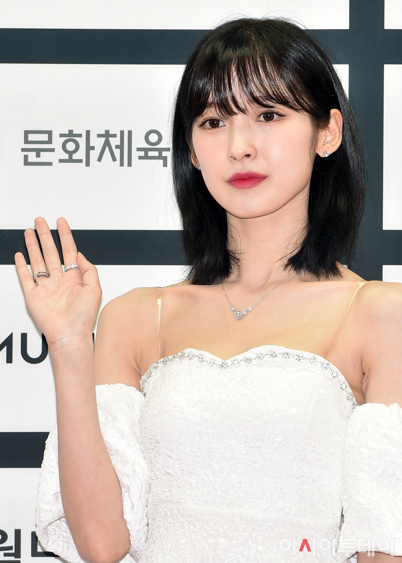 포토] 오마이걸 아린, 공연에서 만나요! - 아시아투데이