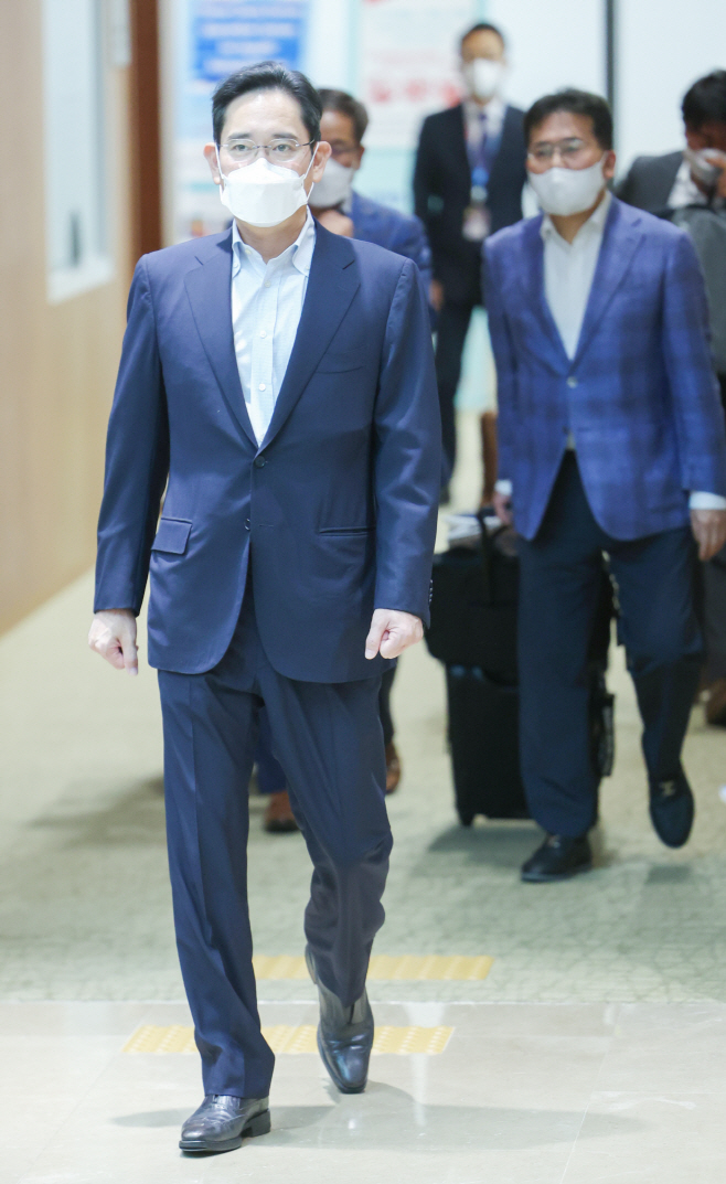 이재용 부회장, 유럽출장 마치고 귀국<YONHAP NO-2189>