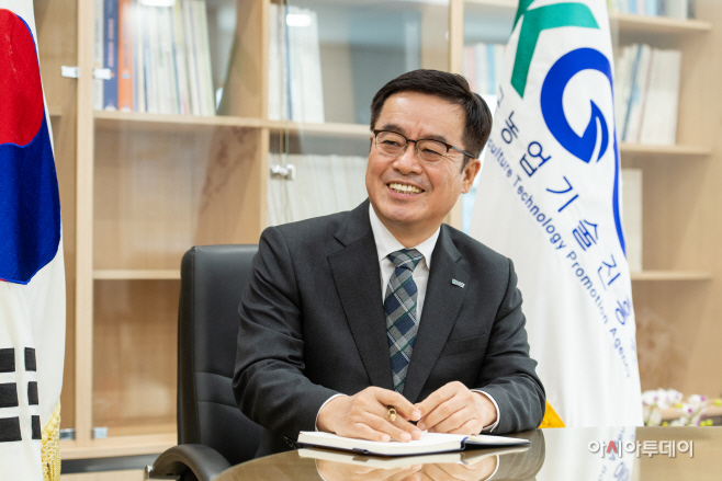 220304_안호근원장님_0025