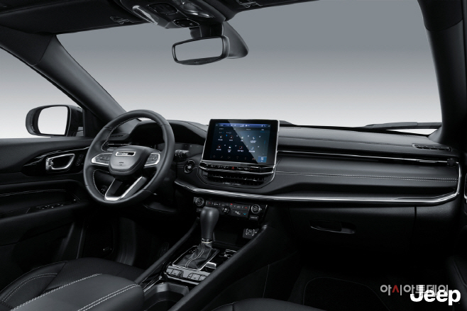 사진자료3-지프 컴팩트 SUV 부분변경 모델 뉴 컴패스 인테리어