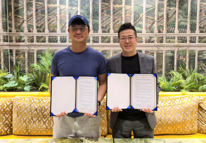 김형규 잇터널홀딩스 대표(좌)와 박민혁 더벤 부사장