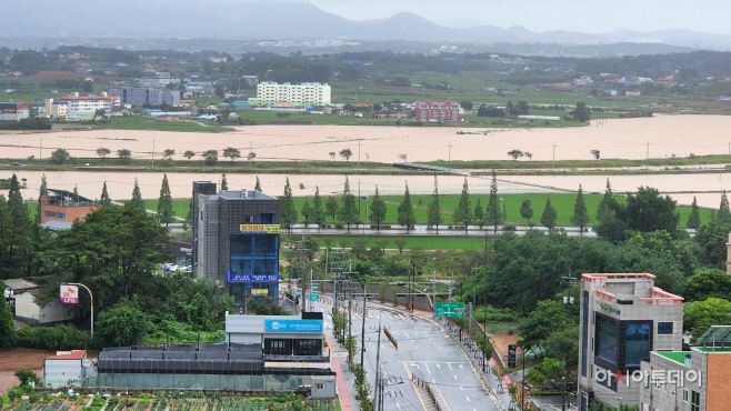 서산 시간당 100mm 폭우로 잠긴 농경지