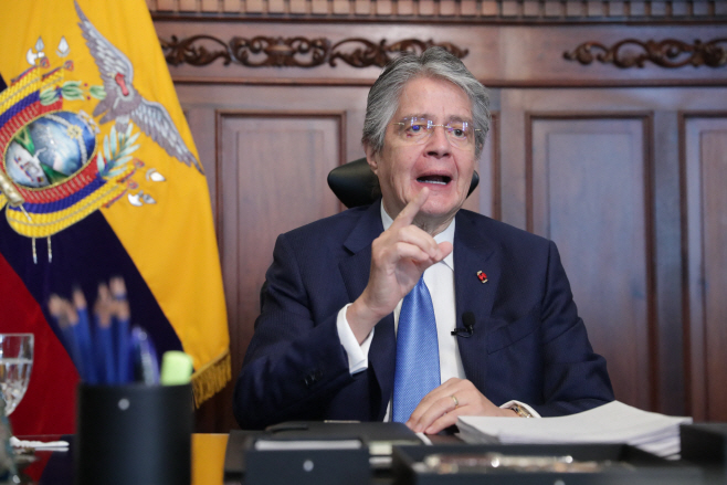 시위대와 '대화 중단' 선언한 에콰도르 대통령
