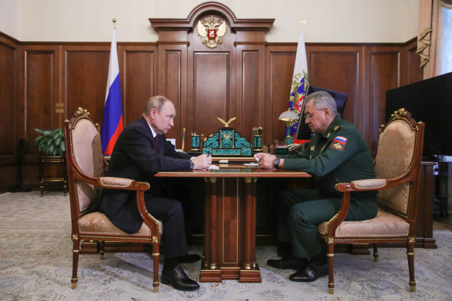 Russia President Putin meets with Russia Defence Minister Shoigu