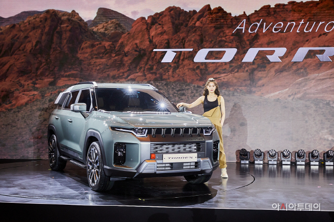 토레스_전시차_모델컷2