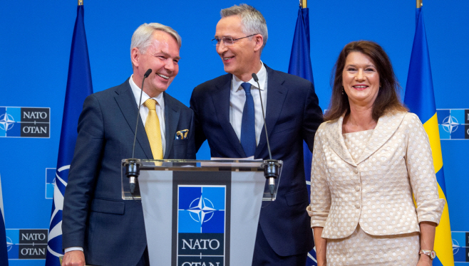 UKRAINE-CRISIS/NATO <YONHAP NO-5975> (via REUTERS)