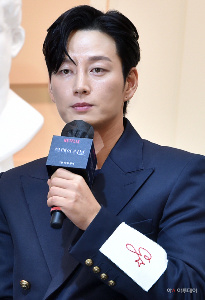 [포토] 이현욱, 대답마저 카리스마