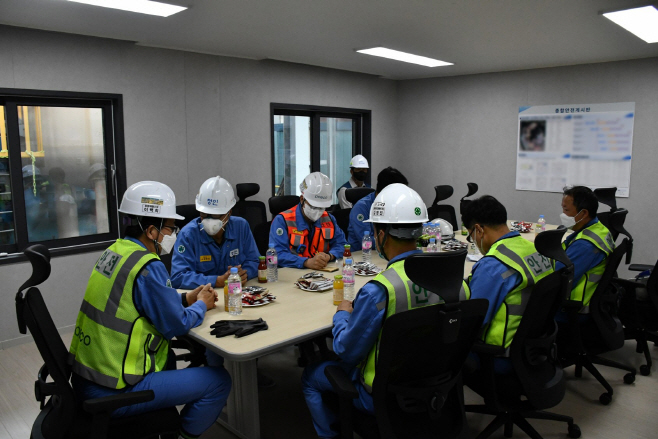 1일 포항제철소 안전쉼터 1호 내 회의실에서 이백희 포항제철소