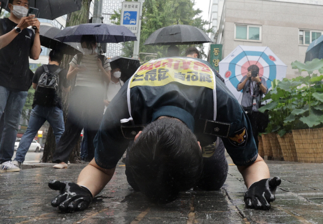 경찰국 신설 반대하며 삼보일배