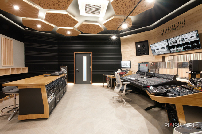 2. 시설사진(컨트롤룸)