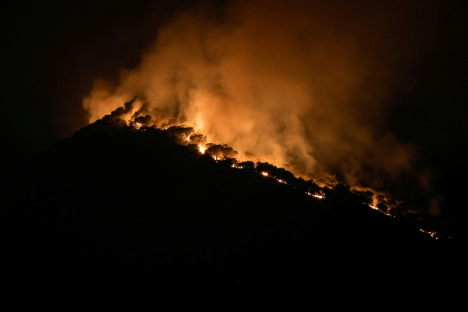 EUROPE-WEATHER/SPAIN-WILDFIRES <YONHAP NO-2583> (REUTERS)