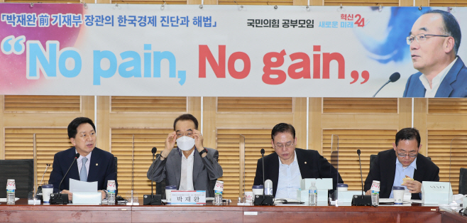 인사말하는 김기현 의원