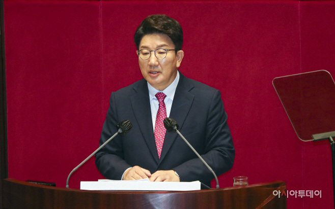 [포토] 권성동 당대표 직무대행 '52시간제 무차별적용 안돼'