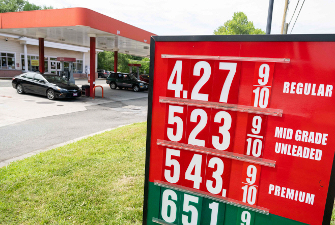 US-POLITICS-PETROL-INFLATION <YONHAP NO-1623> (AFP)