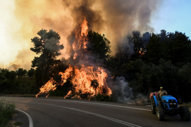 EUROPE-WEATHER/GREECE-WILDFIRES <YONHAP NO-1859> (REUTERS)