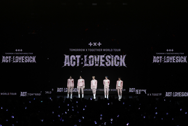 투모로우바이투게더_ACT LOVE SICK IN US (1)