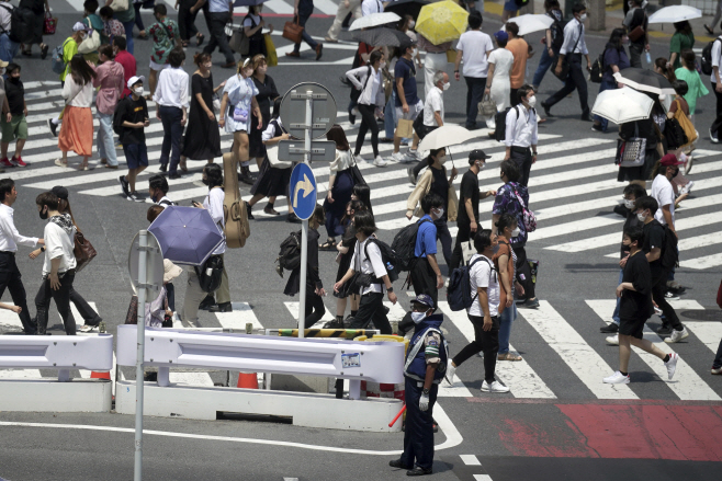 Virus Outbreak Japan Daily Life <YONHAP NO-4074> (AP)