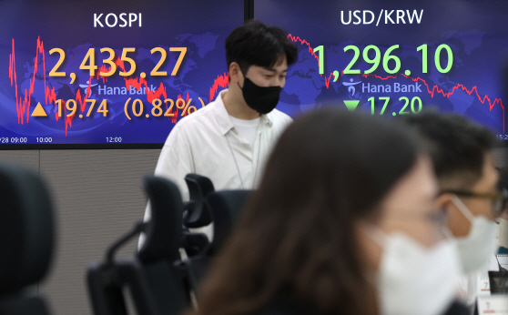 코스피 상승-환율 하락 마감<YONHAP NO-4352>