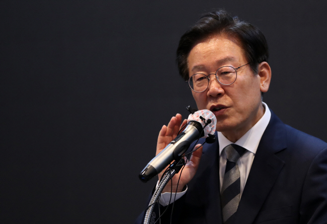 정견 밝히는 이재명 후보<YONHAP NO-6252>