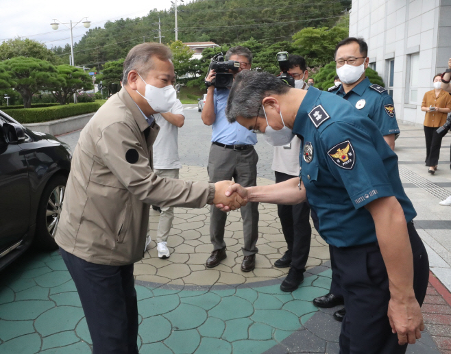 울산경찰청 찾은 이상민 행안부 장관<YONHAP NO-2498>