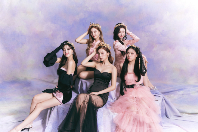 ITZY_미니 5집 'CHECKMATE'_단체 이미지