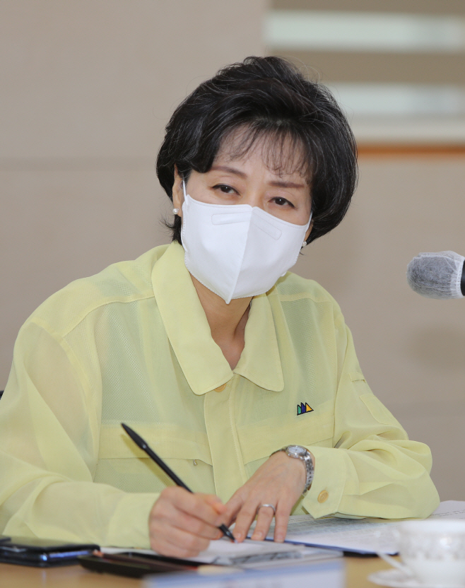 학생 안전 관련 회의하는 박순애 장관
