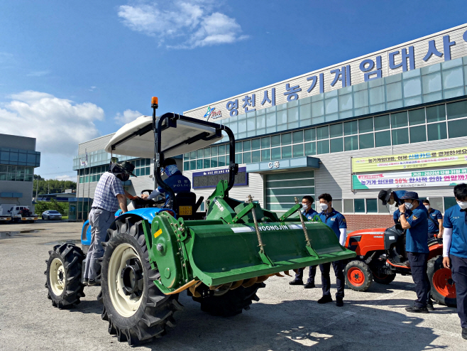 (사진) 영천시, 경찰관 대상 트랙터 안전이용 교육(1) (1)