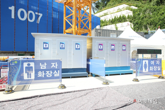 [관련사진1] 컨테이너 화장실