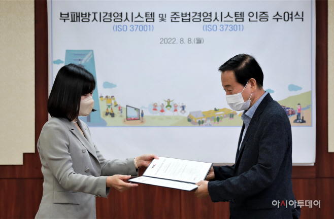 1_류희림 (재)문화엑스포 대표가 황은주 한국경영인즈원 대표로