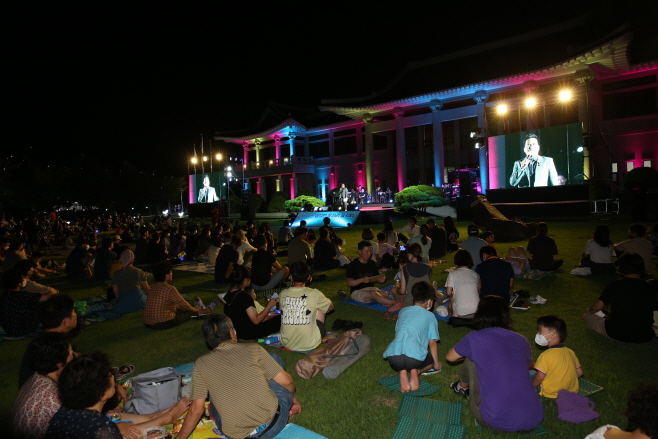 경산시- 꺼지지 않은 삼성현공원 한여름밤의 불빛축제(무대사진